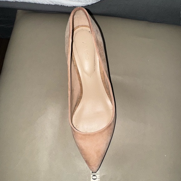 Beige suede pointy toe pump - Picture 6 of 6